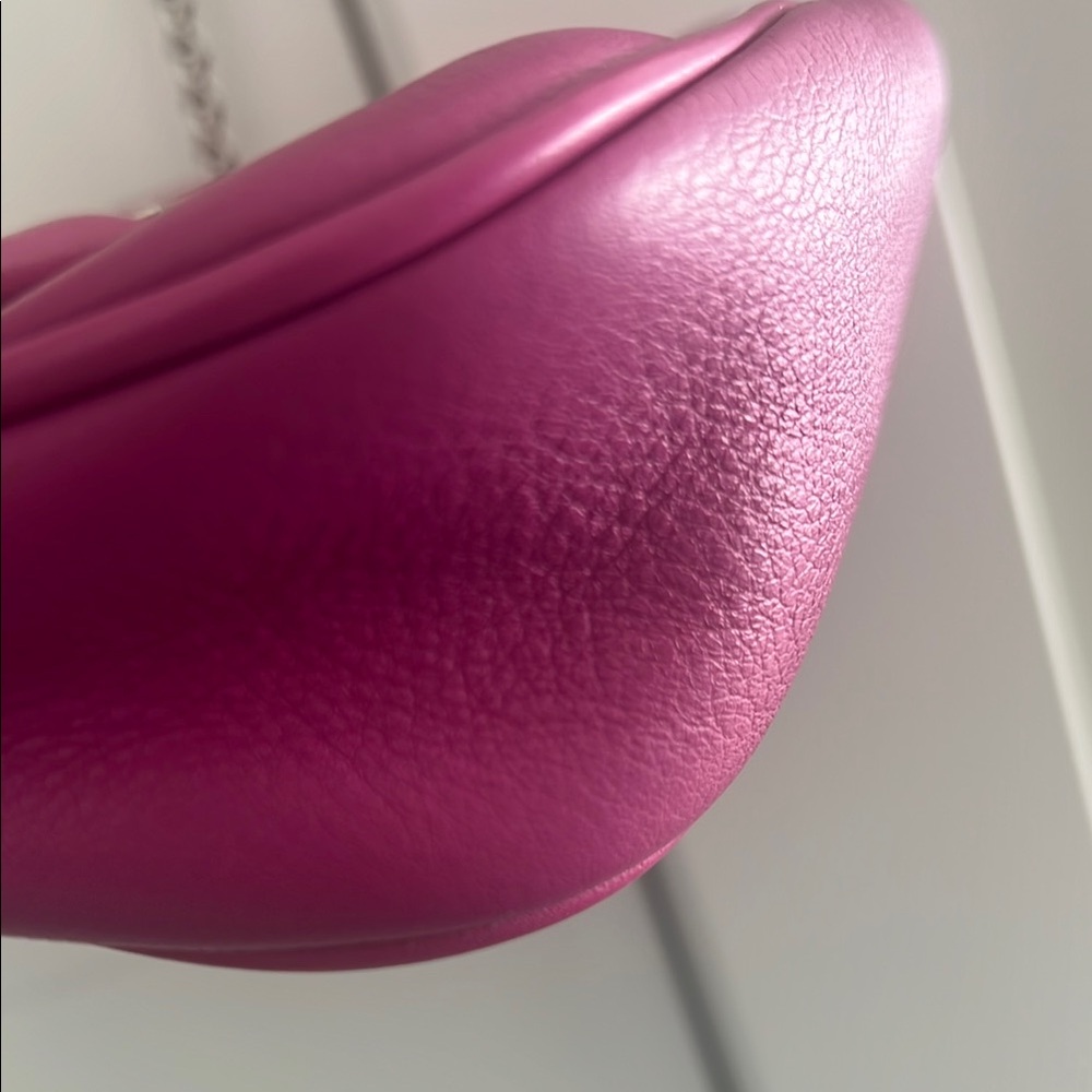 📍SOLD📍Fendi Magenta Shoulder Bag with Silver Chain Detail - Picture 8 of 14